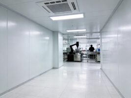 锂电正极材料车间洁净防静电工控触摸一体机部署实践