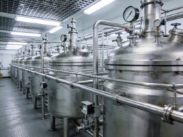 精细化工园区安全生产升级 工业触摸屏防爆型适配反应釜就地操作与监测