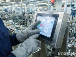 油污手套與冷凝水汽交疊，工業電容式觸摸屏在車間現場的信號補償機制解析