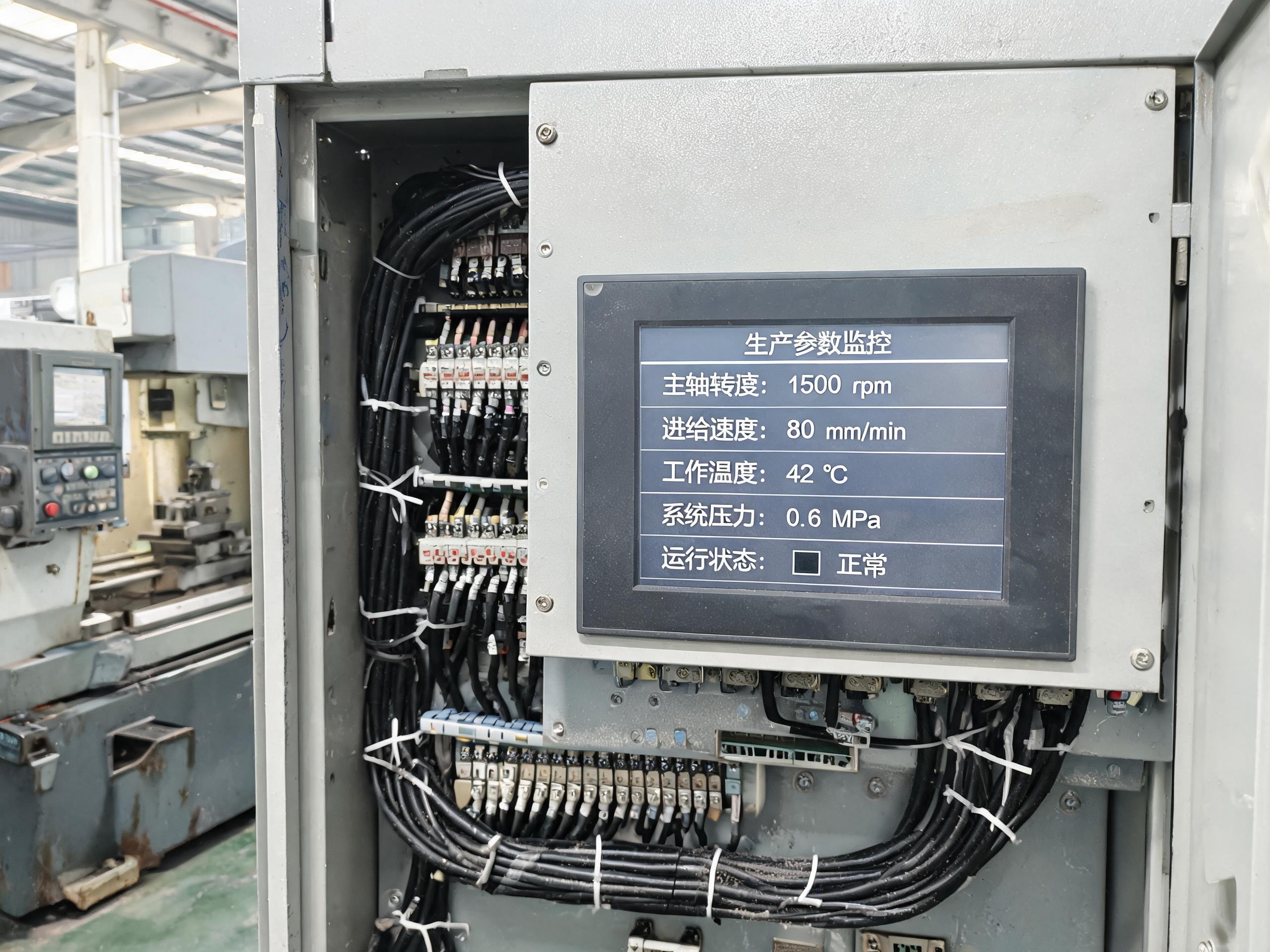 老旧数控设备控制柜内运行生产参数界面的小尺寸工业触摸显示器 老旧数控设备控制柜内运行生产参数界面的小尺寸工业触摸显示器