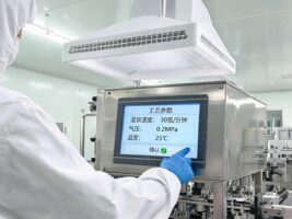洁净灌装区与外包装区的两套约束，工业触摸电脑显示屏的分段定规格思路