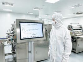 面对锂电极片涂布与注液工位的洁净落差，工控一体机触控屏怎样完成分区配置