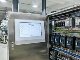 要避免送檢型號與供貨批次脫節，工業觸摸一體機廠家須守住兩類出廠舉證