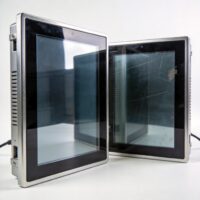 電容屏VS電阻屏，決定工控一體機(jī)觸屏長(zhǎng)期維護(hù)成本的勝負(fù)手