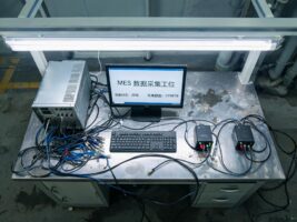 MES工业一体机取代分体式拼凑方案的底层逻辑是数据传输不再经过中间转换层